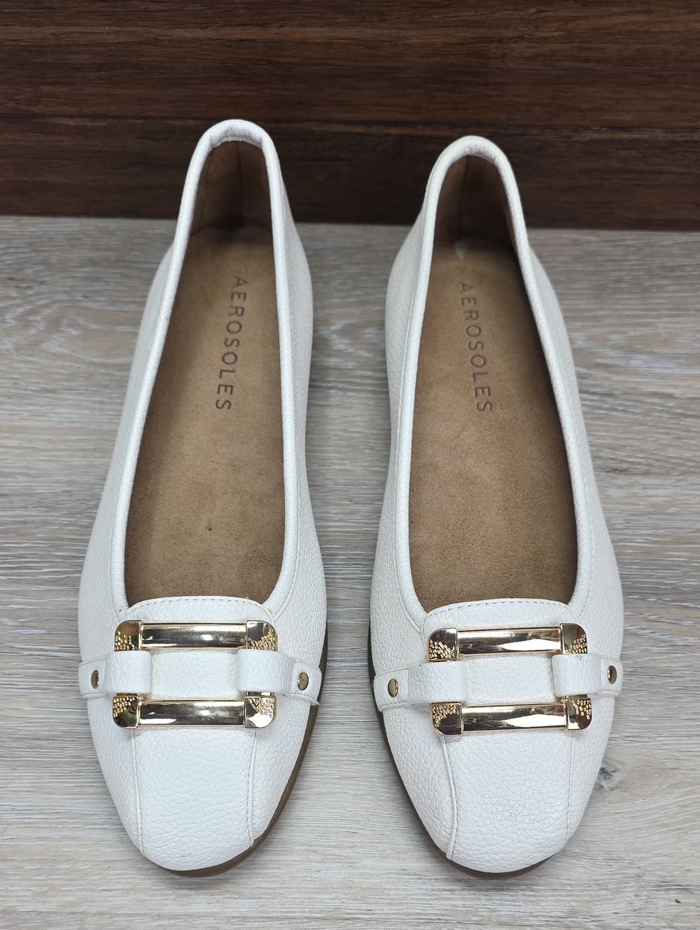 NWOT Aerosoles White Faux Pebbled Leather Flats Gold Buckle Loafer Shoes Sz 9